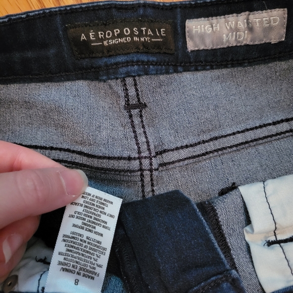Medium wash denim shorts - Picture 3 of 3